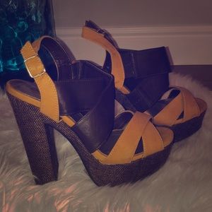 Women’s platform heel. brown and mustard. size 7.5